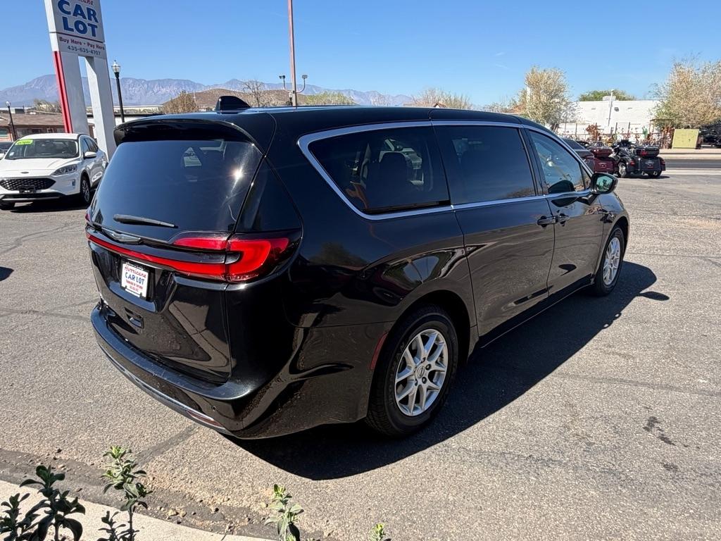 Chrysler Pacifica Touring L 2023