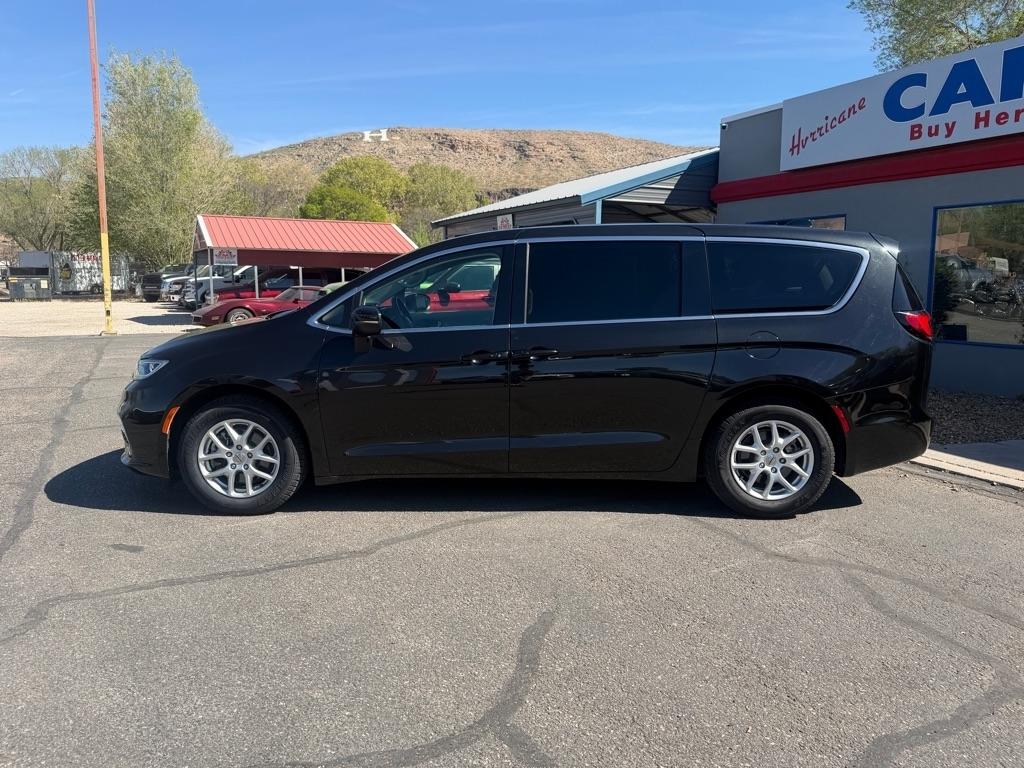 Chrysler Pacifica Touring L 2023