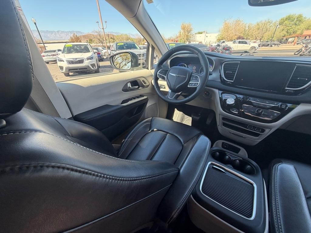 Chrysler Pacifica Touring L 2023