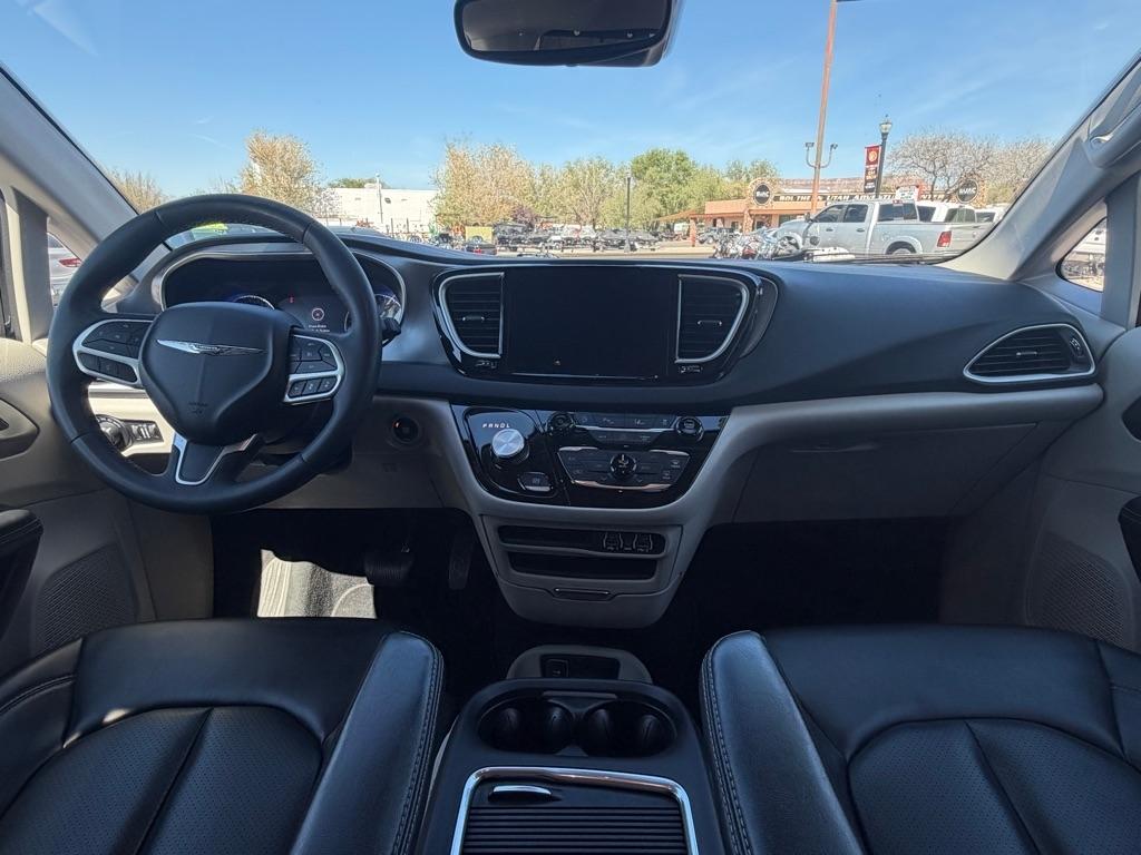 Chrysler Pacifica Touring L 2023