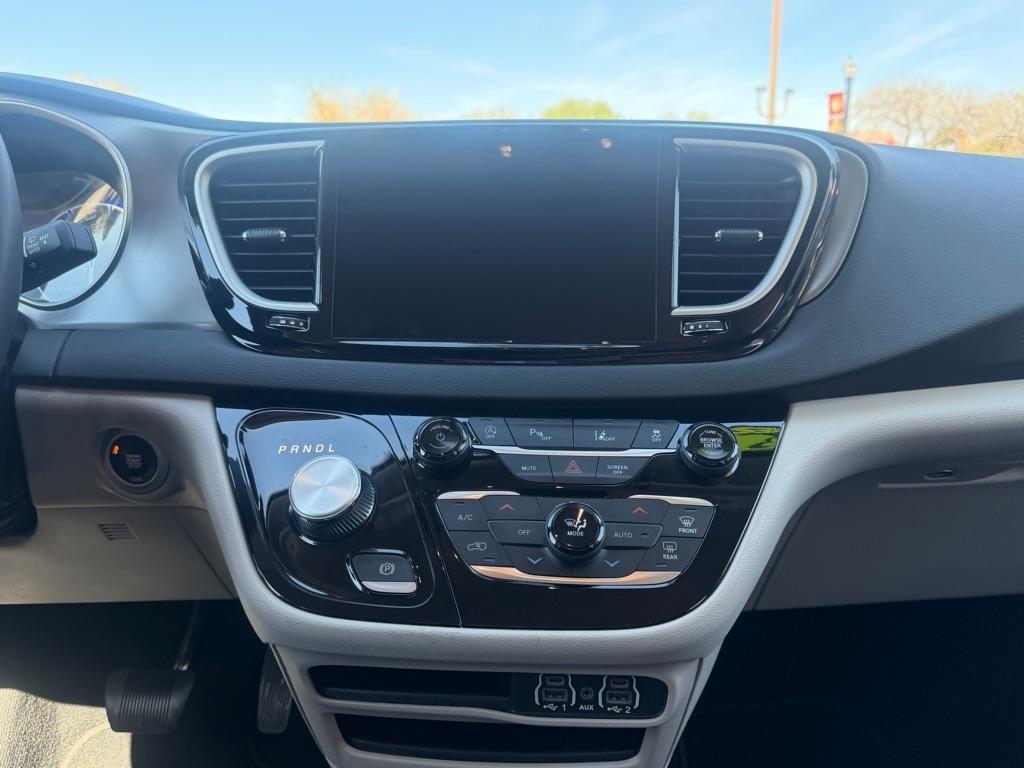 Chrysler Pacifica Touring L 2023