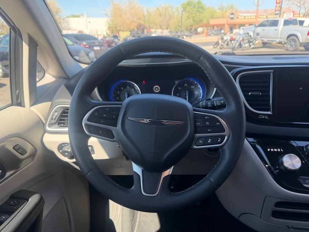 Chrysler Pacifica Touring L 2023