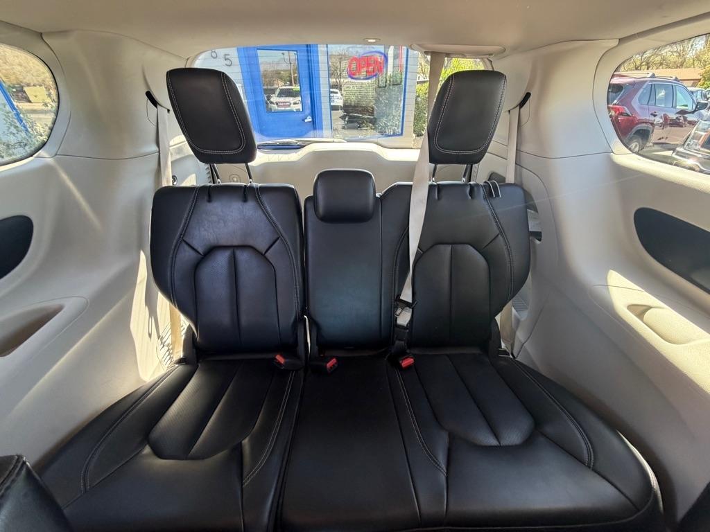 Chrysler Pacifica Touring L 2023