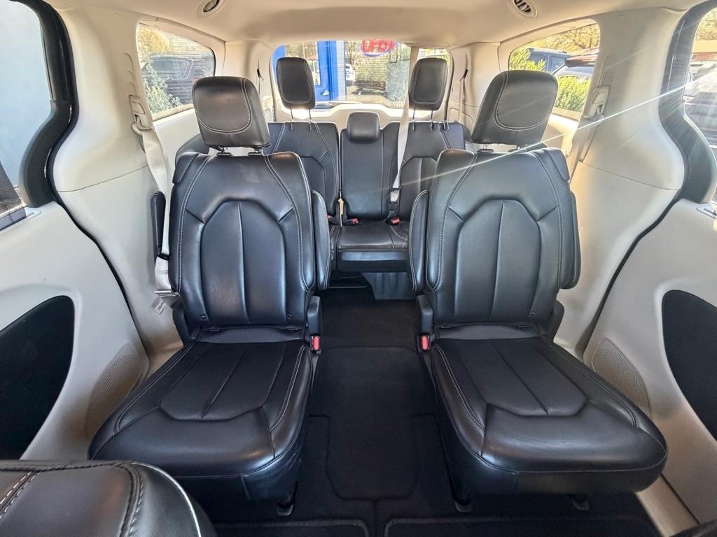 Chrysler Pacifica Touring L 2023