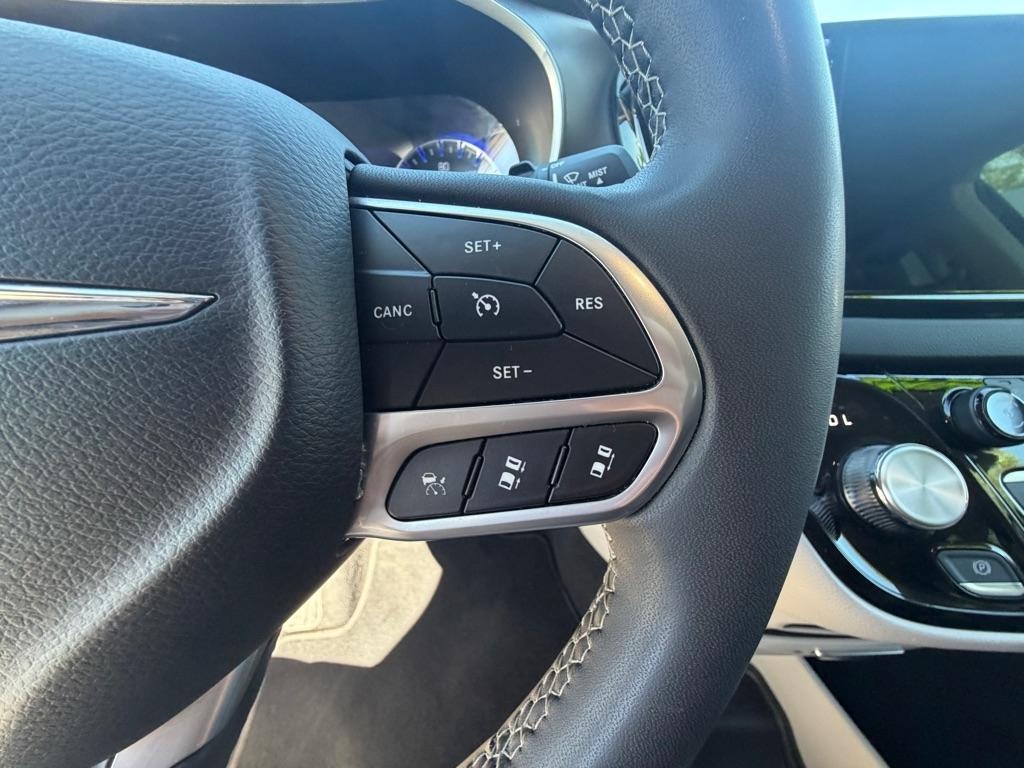 Chrysler Pacifica Touring L 2023