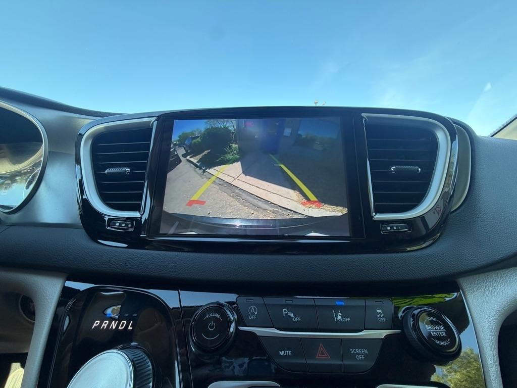 Chrysler Pacifica Touring L 2023