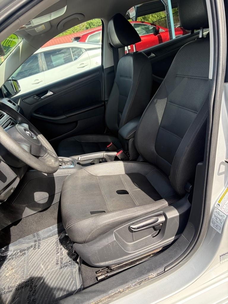 Volkswagen Jetta SE 2012