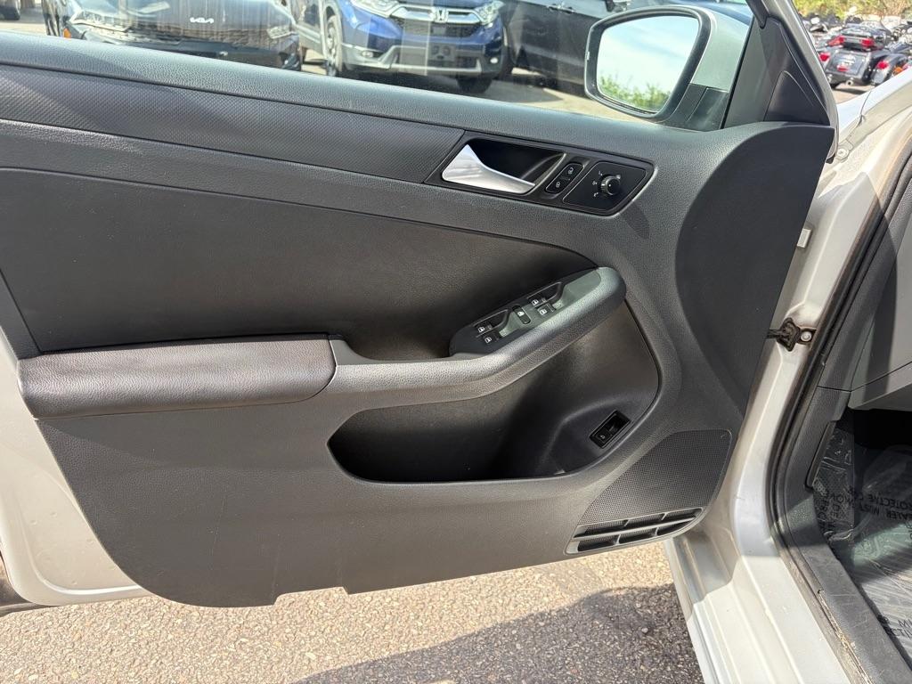 Volkswagen Jetta SE 2012