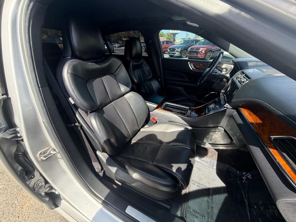 Lincoln Continental Reserve AWD 2019