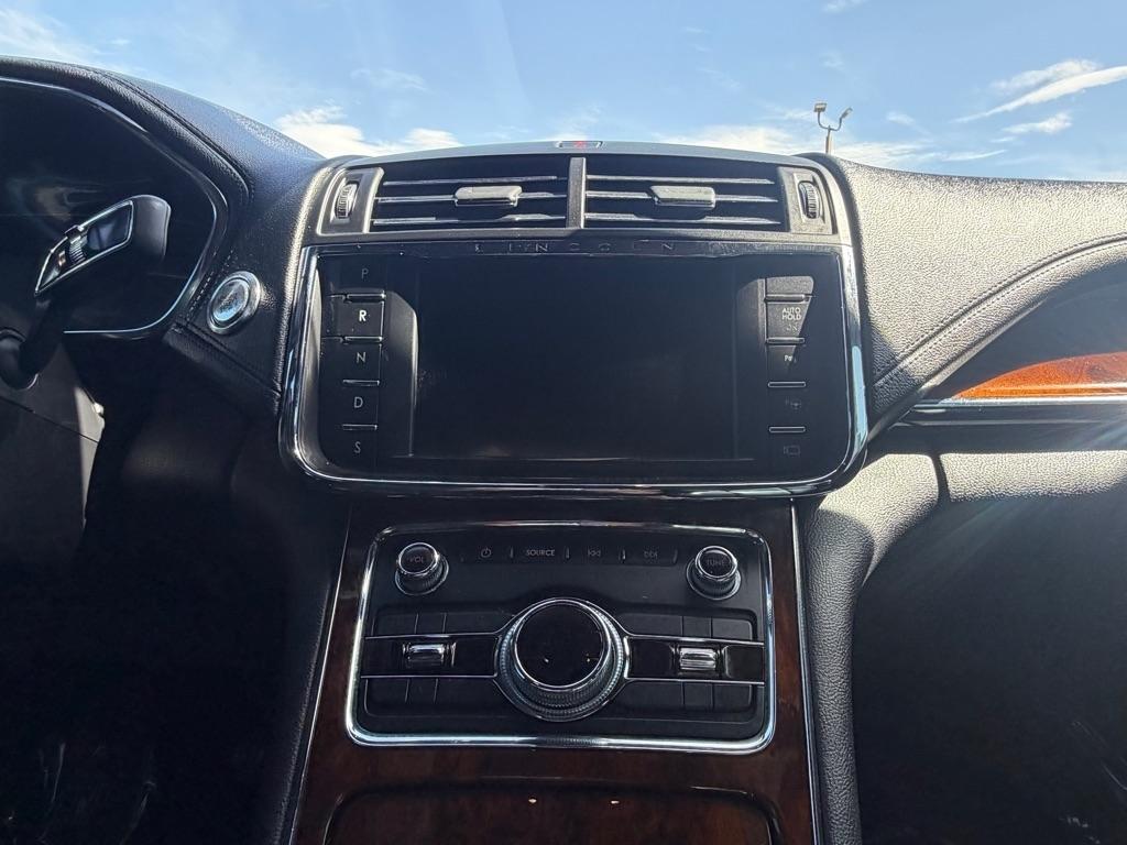 Lincoln Continental Reserve AWD 2019