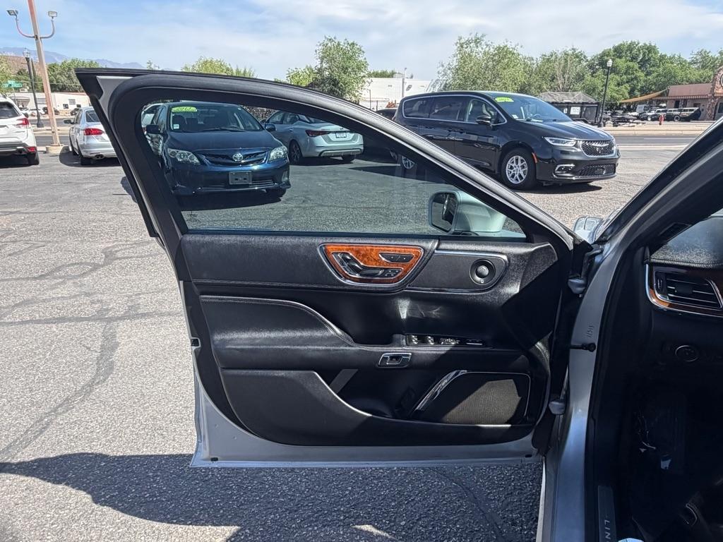 Lincoln Continental Reserve AWD 2019