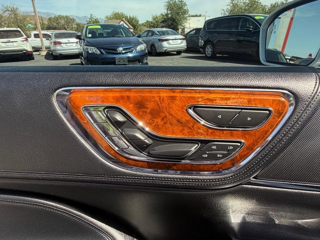 Lincoln Continental Reserve AWD 2019