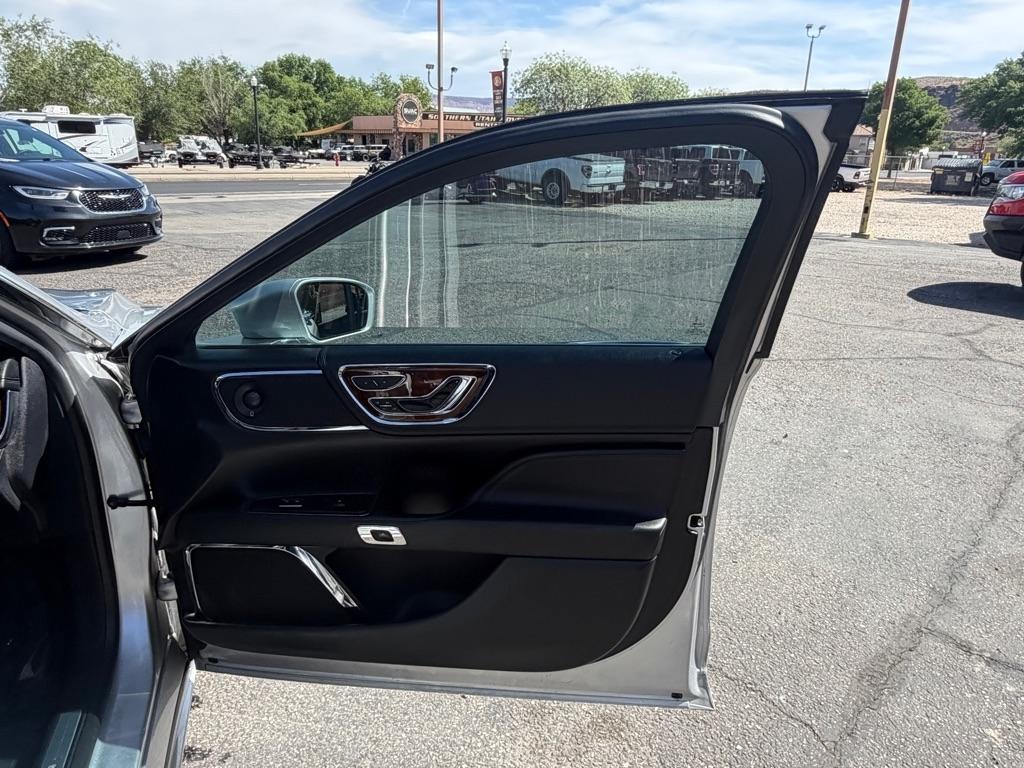 Lincoln Continental Reserve AWD 2019