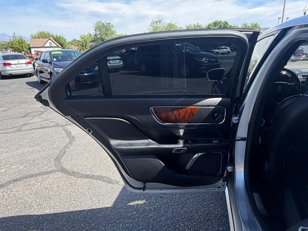 Lincoln Continental Reserve AWD 2019