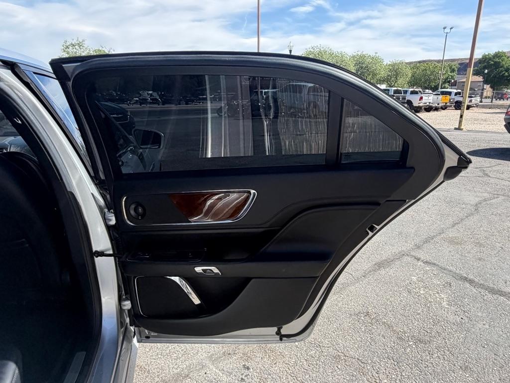 Lincoln Continental Reserve AWD 2019