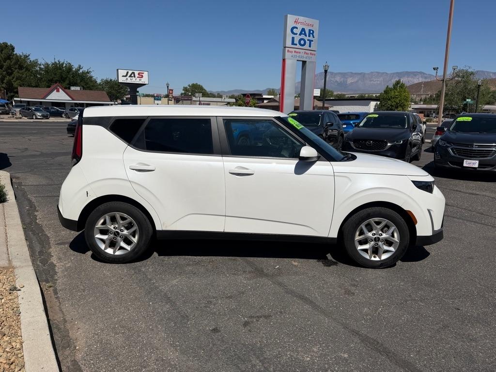 Kia Soul LX CVT 2023