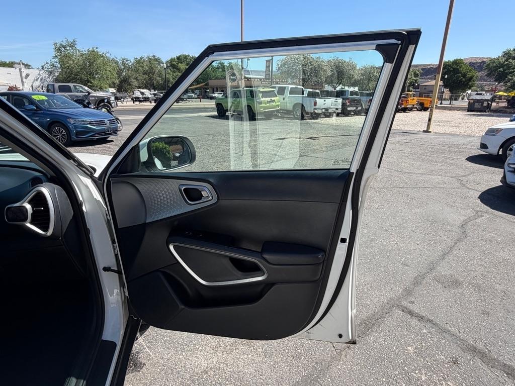 Kia Soul LX CVT 2023