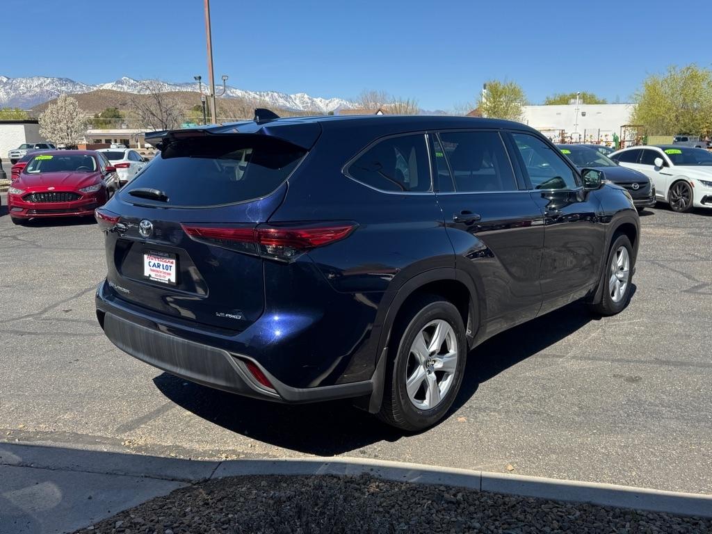 Toyota Highlander LE AWD V6 2021