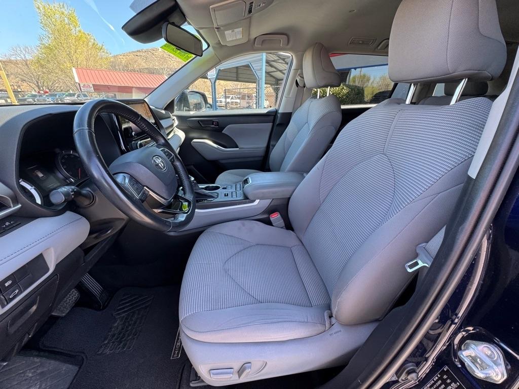 Toyota Highlander LE AWD V6 2021