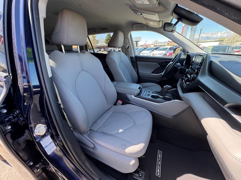 Toyota Highlander LE AWD V6 2021