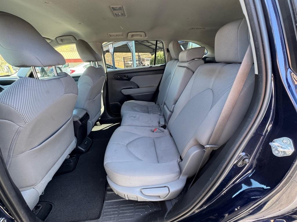 Toyota Highlander LE AWD V6 2021