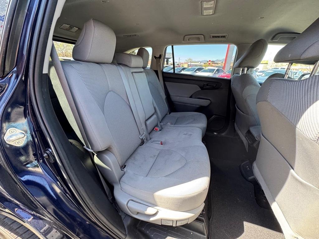 Toyota Highlander LE AWD V6 2021