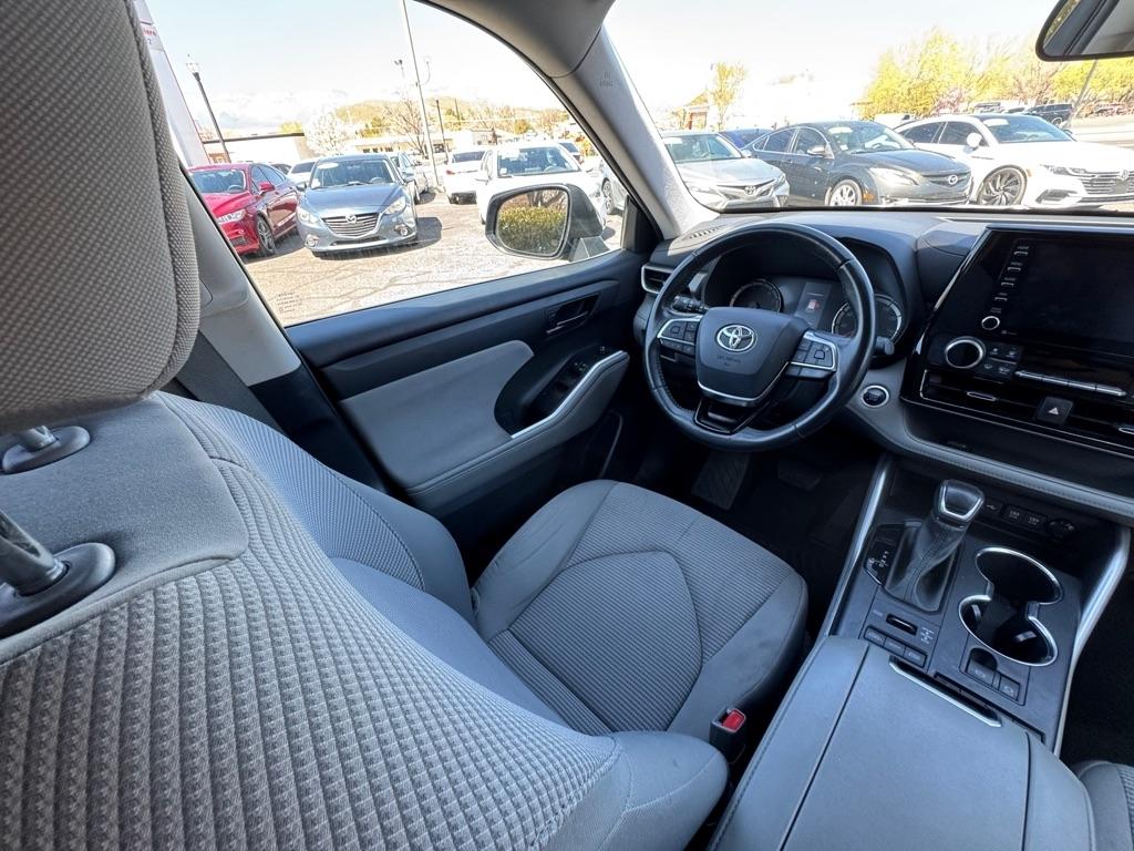 Toyota Highlander LE AWD V6 2021