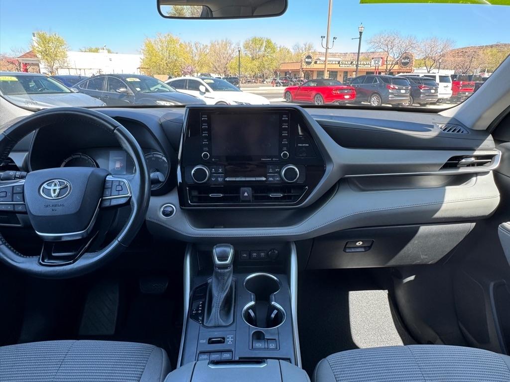 Toyota Highlander LE AWD V6 2021