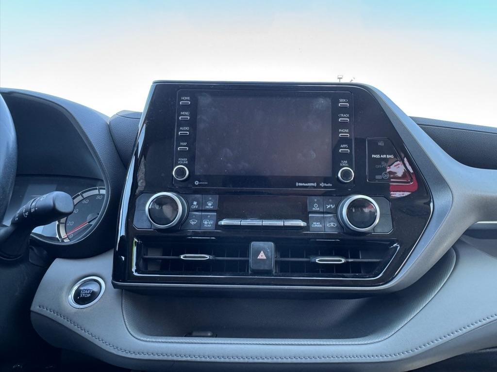 Toyota Highlander LE AWD V6 2021