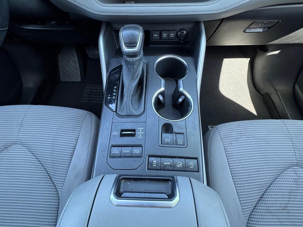 Toyota Highlander LE AWD V6 2021
