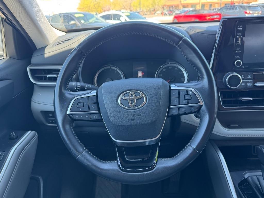 Toyota Highlander LE AWD V6 2021