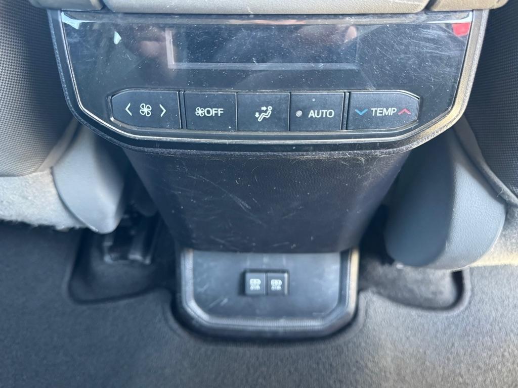 Toyota Highlander LE AWD V6 2021