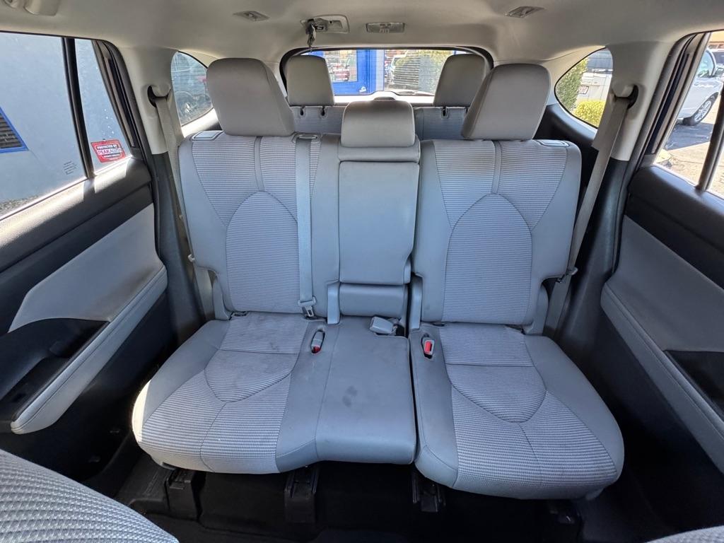 Toyota Highlander LE AWD V6 2021