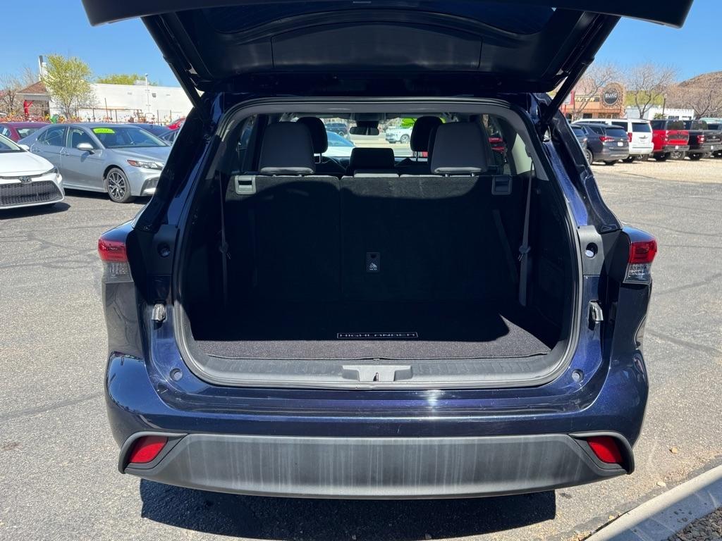 Toyota Highlander LE AWD V6 2021