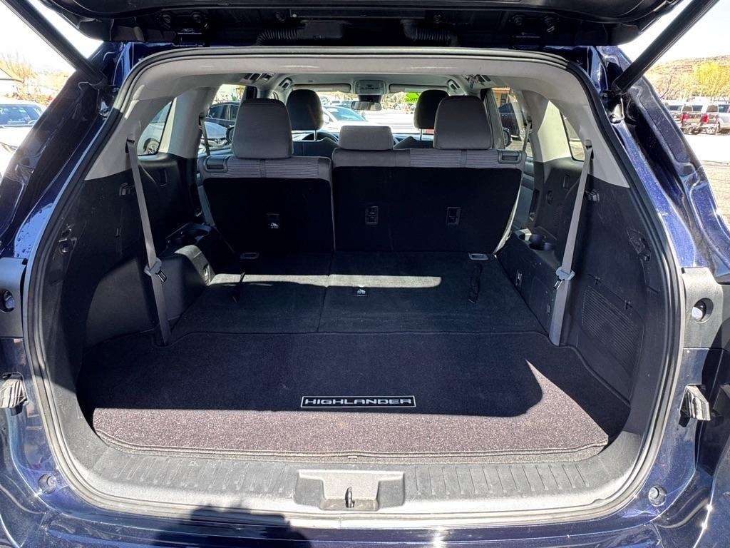 Toyota Highlander LE AWD V6 2021