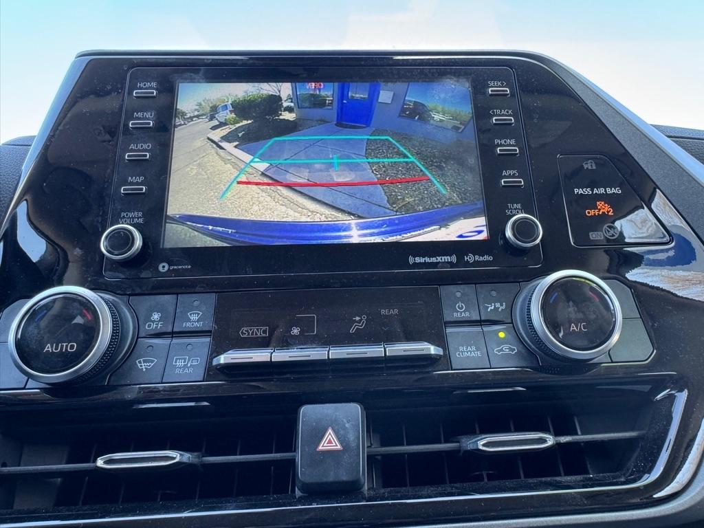 Toyota Highlander LE AWD V6 2021
