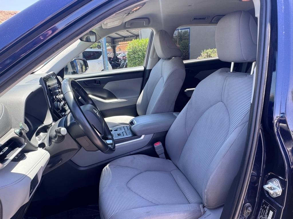 Toyota Highlander LE AWD V6 2021