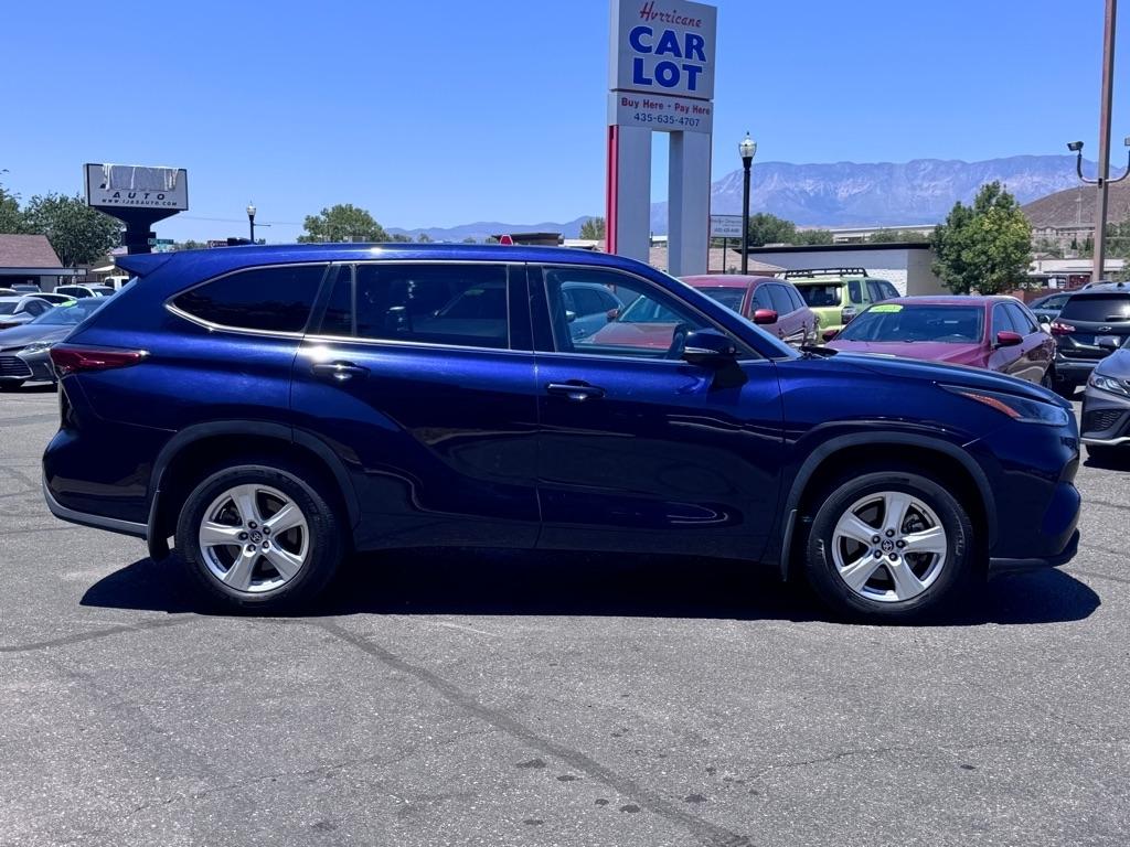 Toyota Highlander LE AWD V6 2021
