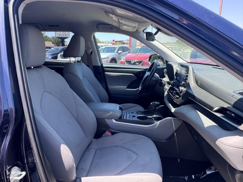 Toyota Highlander LE AWD V6 2021