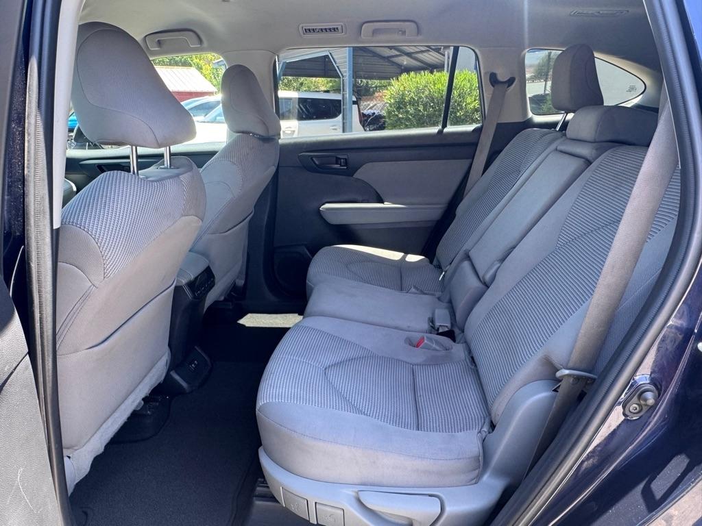 Toyota Highlander LE AWD V6 2021