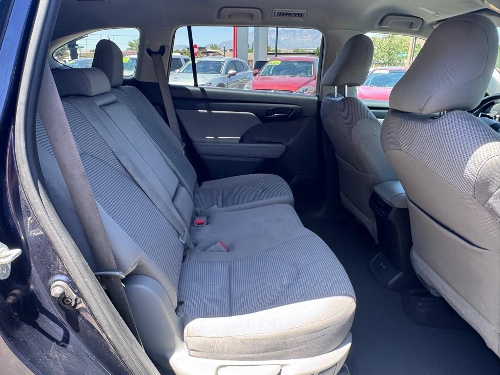 Toyota Highlander LE AWD V6 2021