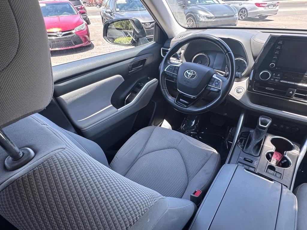 Toyota Highlander LE AWD V6 2021