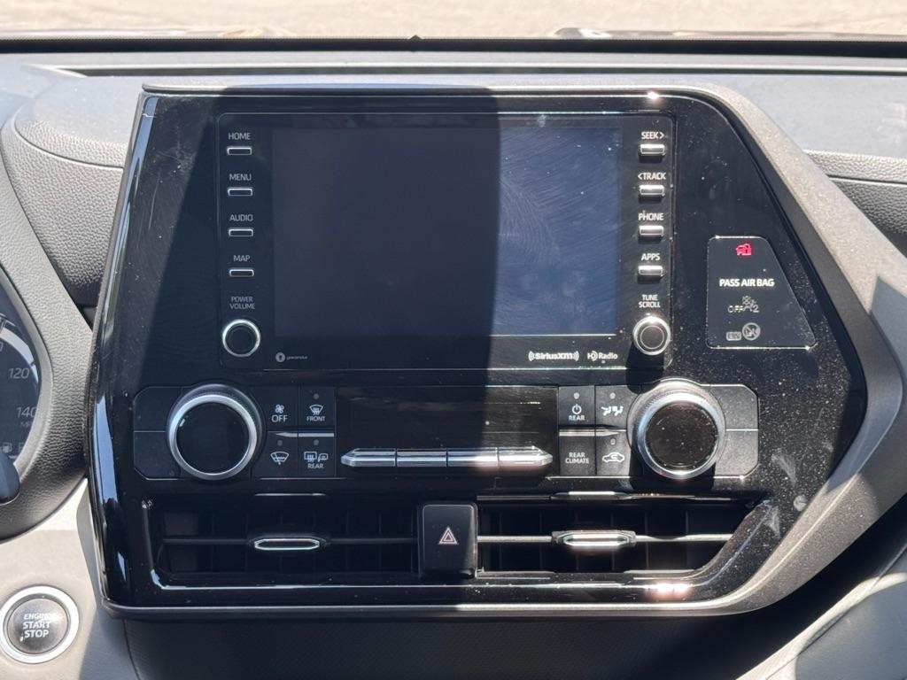 Toyota Highlander LE AWD V6 2021