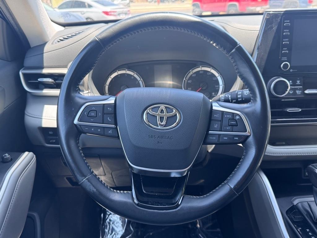 Toyota Highlander LE AWD V6 2021