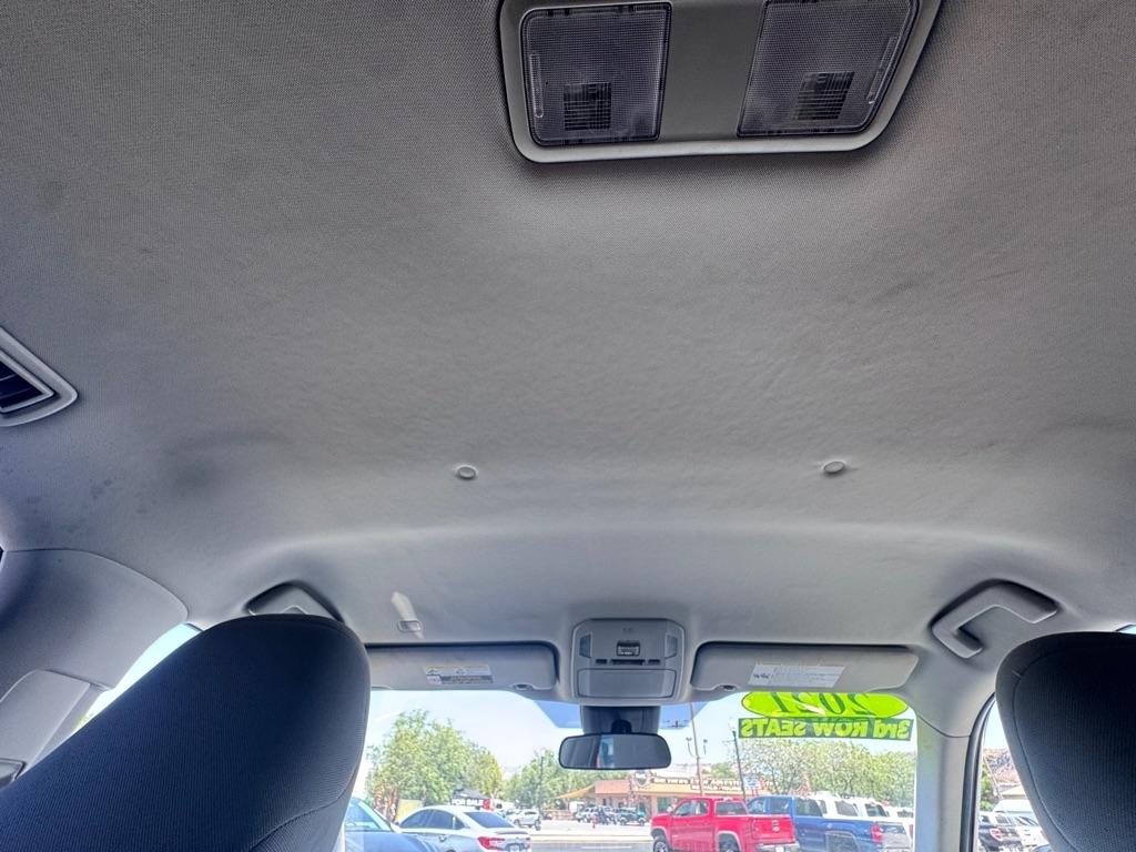 Toyota Highlander LE AWD V6 2021