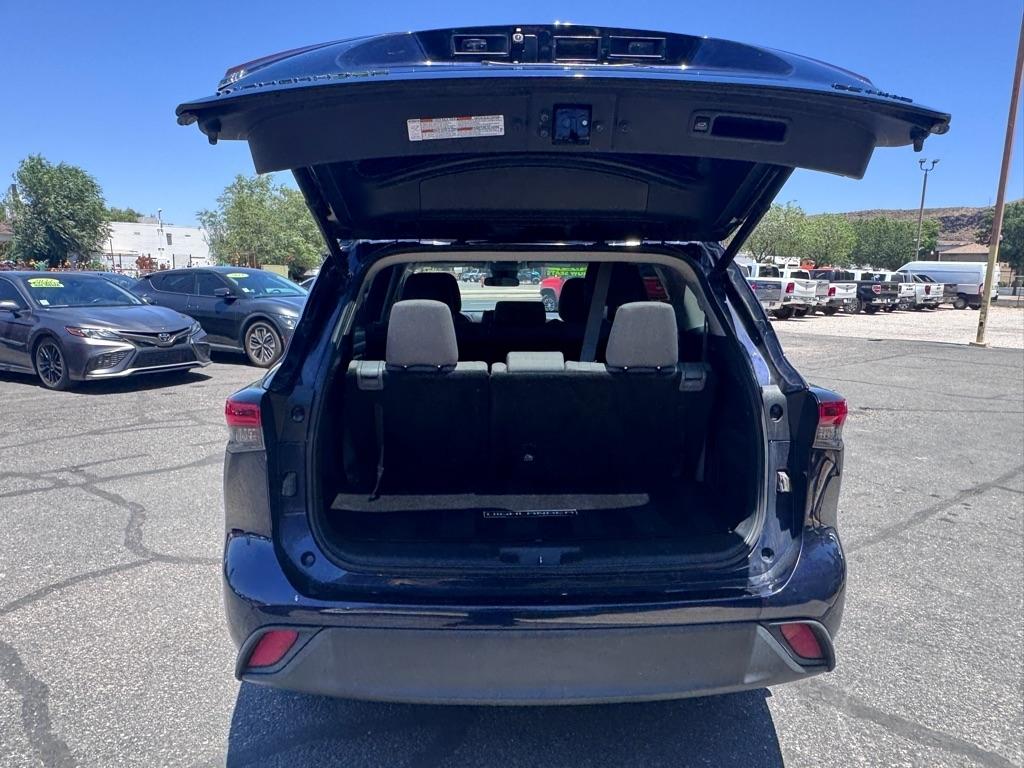 Toyota Highlander LE AWD V6 2021