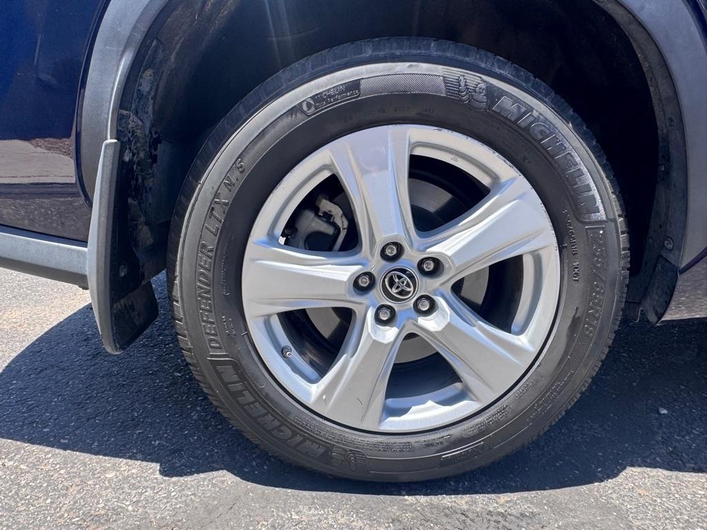 Toyota Highlander LE AWD V6 2021
