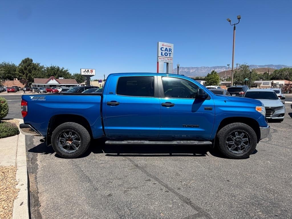 Toyota Tundra SR5 5.7L V8 FFV CrewMax 4WD 2017