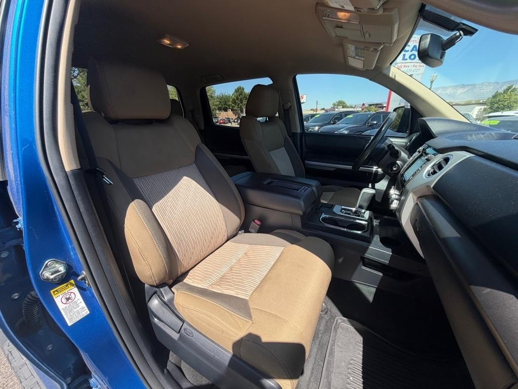 Toyota Tundra SR5 5.7L V8 FFV CrewMax 4WD 2017