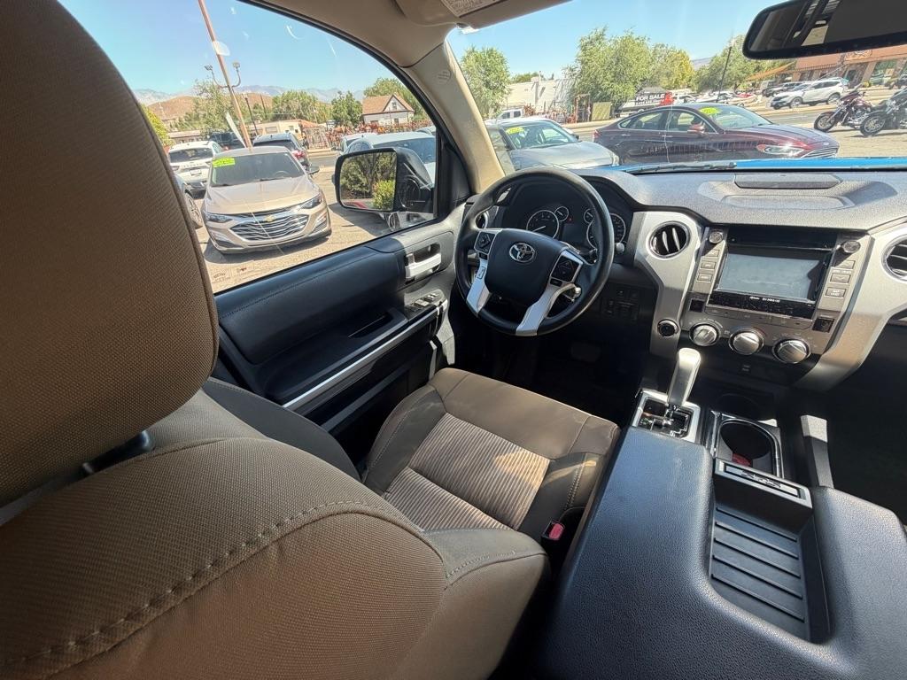 Toyota Tundra SR5 5.7L V8 FFV CrewMax 4WD 2017